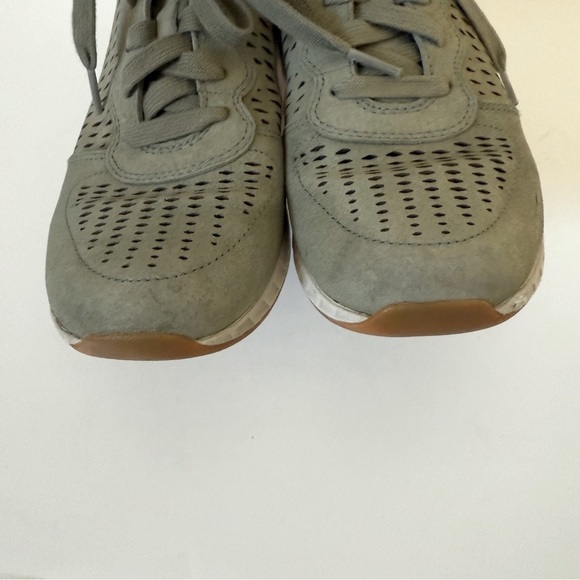 Dansko Suede Leather Sneakers Women Size 8 Lace Up Comfy Breathable Lightweight - Picture 5 of 14